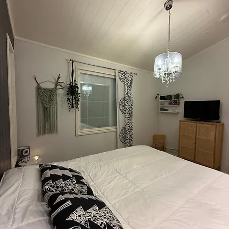 Nordic Snowlight 4 Bedrooms, Sauna, Wi-fi And Free Parking * Rovaniemi