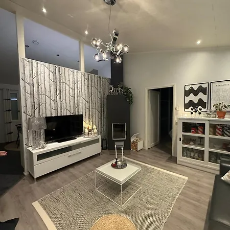 Nordic Snowlight 4 Bedrooms, Sauna, Wi-fi And Free Parking Willa Rovaniemi