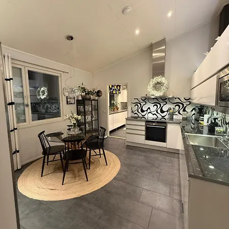 Nordic Snowlight 4 Bedrooms, Sauna, Wi-fi And Free Parking 别墅