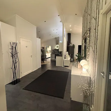 别墅 Nordic Snowlight 4 Bedrooms, Sauna, Wi-fi And Free Parking 罗瓦涅米