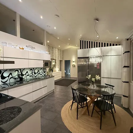 Nordic Snowlight 4 Bedrooms, Sauna, Wi-fi And Free Parking * Rovaniemi