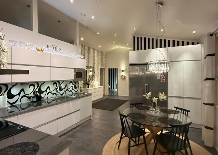 Nordic Snowlight 4 Bedrooms, Sauna, Wi-fi And Free Parking וילה רובניימי