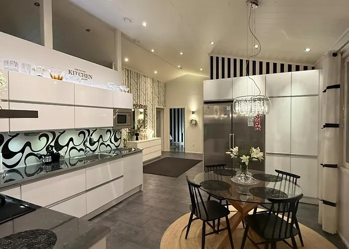 Nordic Snowlight 4 Bedrooms, Sauna, Wi-fi And Free Parking * רובניימי